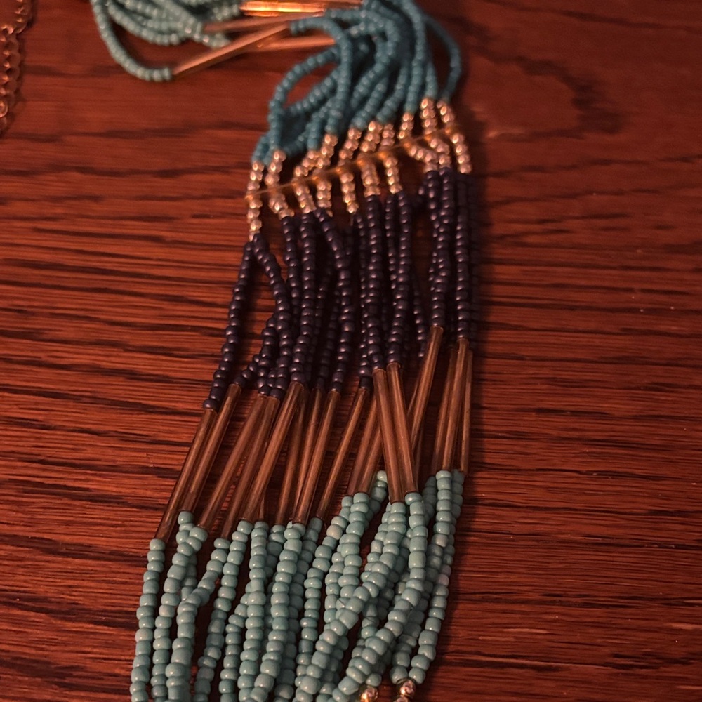 Elegant Multicolor Beaded Necklace - Picture 2 of 4